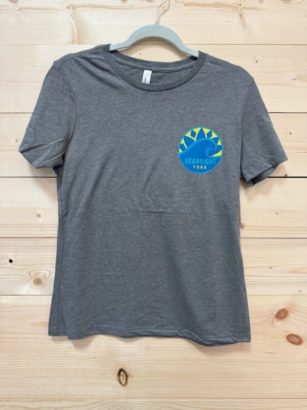 A gray t-shirt with the sun on it.